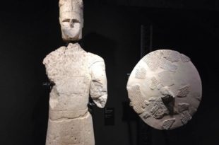 statue nuragiche al museo archeologico di Cagliari