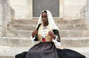 Foto abito tradizionale sardegna donna senegal