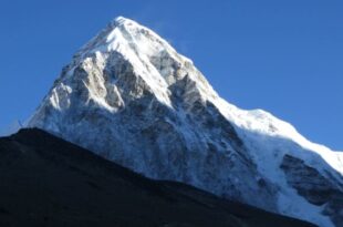 La stima ufficiale dell'altezza del monte Everest