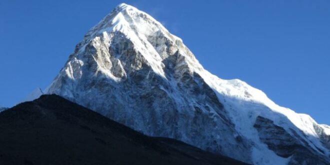 La stima ufficiale dell'altezza del monte Everest