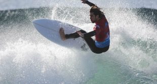 Il surfista Alessandro Piu