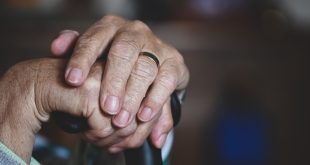 aumento anziani ospitati case di riposo assistenza alle famiglie