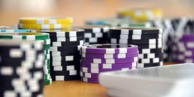 play poker