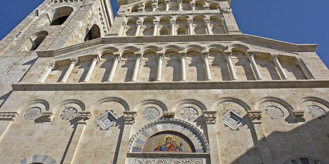800px Cagliari kathedrale fassade01
