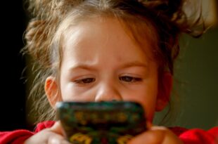 I bambini e le tecnologie digitali e allarme dei pediatri