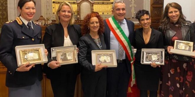 Viviana Lantini riceve il premio Ninetta Bartoli
