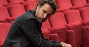 Fabrizio Coniglio in "Tutti a casa mia" al Teatro Comunale di Sanluri